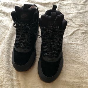 Nike air max’s boot